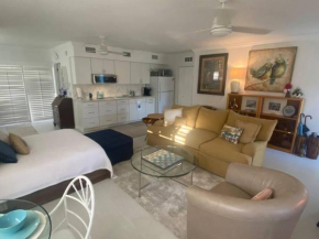Closest Studio Suite to Vanderbilt Beach, new remodel, well appointed, BBQ, yard, very private plus many extras!